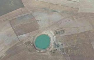 Sular çekilince ortaya çıkan devasa obruk drone...