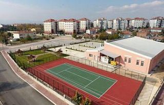Suluova’da tenis kortunun yapımı tamamlandı
