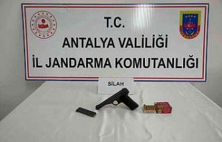 Şüphe üzerine durdurulan adamın üzerinde ruhsatsız...