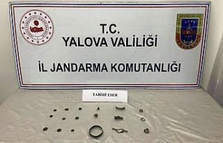Şüpheli şahsın üzerinden tarihi eserler çıktı