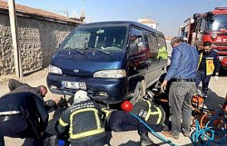 Sürücünün fark etmediği yaşlı adam 160 metre...