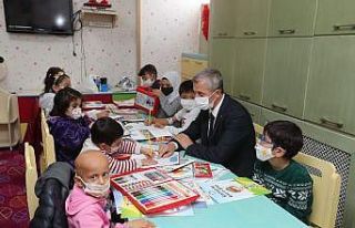 Tahmazoğlu’ndan lösemili çocuklara moral