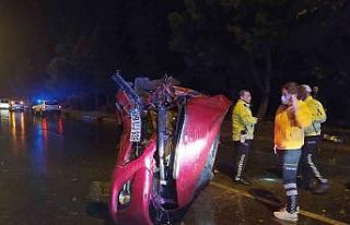 Takla atan aracın sürücüsü kaçtı