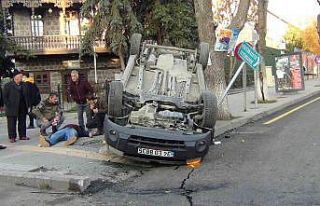 Takla atan otomobilden yaralı kurtuldu