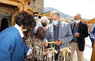 Talas’ta bu pazar ‘Maharetli Eller’ var