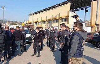 Taraftarları, polis taraftarları zor sakinleştirdi,...