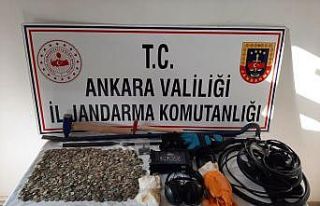 Tarihi eser operasyonunda 7 bin 100 adet sikke ele...