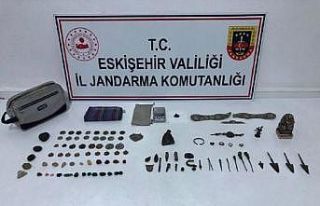 Tarihi eser operasyonunda birçok obje ele geçirildi,...