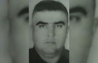 Tarla sürerken devrilen traktörün sürücüsü...