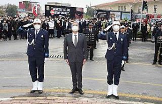 Tarsus Belediyesi, belediyeye gelen vatandaşlara...