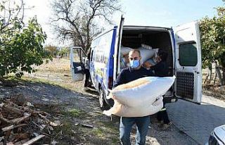 Tarsus Belediyesinden köylülere yem desteği