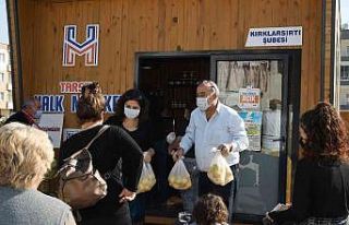 Tarsus’ta vatandaşlara 7 ton limon dağıtıldı