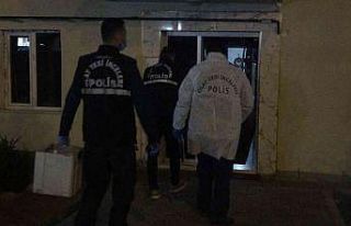 Tartıştığı kızını boynundan bıçaklayarak...