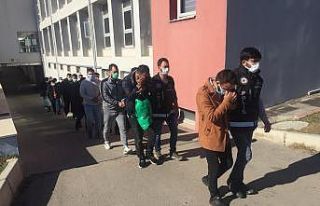 Tefeci operasyonunda gözaltına alınan 17 zanlıdan...