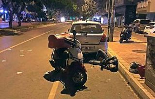 Tekeri patlayan motosiklet önce refüje ardından...
