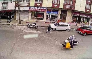 Telefonla konuşurken yolun karşısına geçmeye...