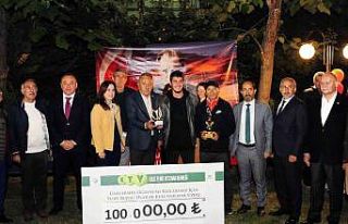Tenis turnuvası eğitime destek oldu