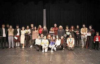 Tiyatro öğrencileri, ‘Çok Yaşa’ oyunu ile...