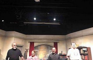 Tiyatro perdeleri “ Profesyonel” ile yeniden açıldı