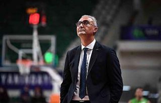 Tofaş, Baş Antrenör Hakan Demir ile yollarını...