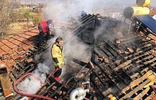 Tokat’ta temizlenmeyen baca yangına neden oldu