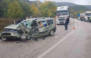 Tokat’ta tır ile hafif ticari araç çarpıştı:...