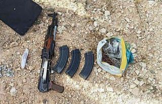 Toprağa gömülü silah ve bomba yapımında kullanılan...