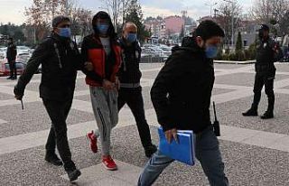 Tüfekle otomobil gasp eden gençten gazetecilere:...