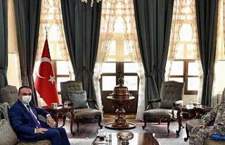 Tuğgeneral Oruçoğlu, Vali Soytürk ile bir araya...