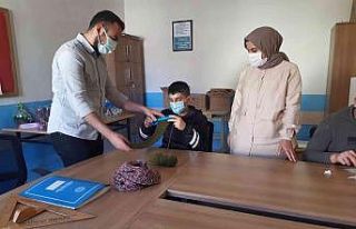 Tunceli’de özel öğrenciler bu okulda meslek öğrenip...