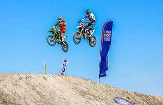 Uçan motosikletler Antalya’da