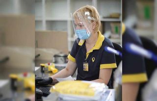 Ukrayna’da posta şirketinden aşı olanlara para...