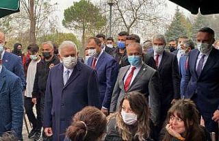 Üniversite öğrencileri ile bir araya gelen Binali...