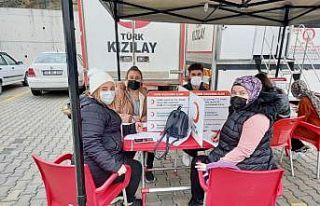 Üniversite öğrencileri kan bağışında bulundu
