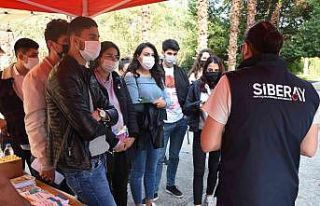 Üniversitelilere, siber suçlar ve korunma yöntemlerini...