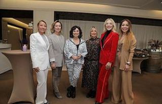 Ünlü kadınlar spa merkezi açılışında bir araya...