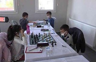 Uşak’ta Cumhuriyet Satranç Turnuvası başladı