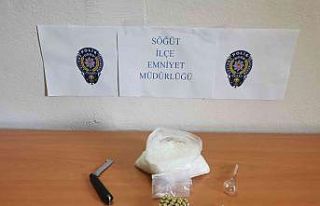 Uyuşturucu madde satıcısı kıskıvrak yakalandı