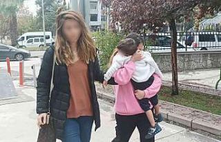 Uyuşturucu suçundan adliyeye sevk edilen kadın...