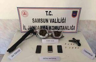 Uyuşturucu ticareti zanlıları jandarmadan kaçamadı