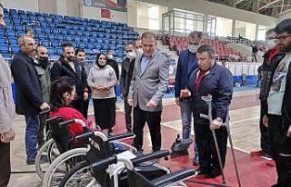 Vali Akbıyık, engellilerin maçını izledi