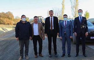 Vali Ali Çelik Gediz’de yol yapım çalışmasını...