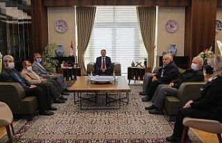 Vali Ali Çelik, şehit babalarını misafir etti