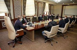 Vali Cüneyt Epcim göçmenlerin sorunlarını dinledi