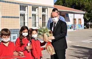 Vali Karadeniz Akhisar’da incelemelerde bulundu