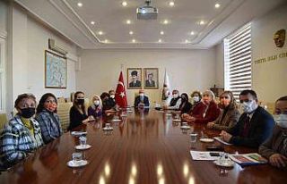Vali Karadeniz, kadın dernekleri başkanlarını...
