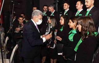 Van Büyükşehir Belediyesi öğretmenleri unutmadı