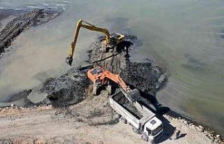 Van Gölü’nden 24 bin metreküp balçık ve çamur...