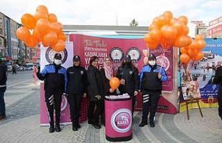 Van polisinden bilgilendirme standı