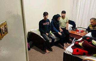 Van’da bir otelde 15 düzensiz göçmen yakalandı